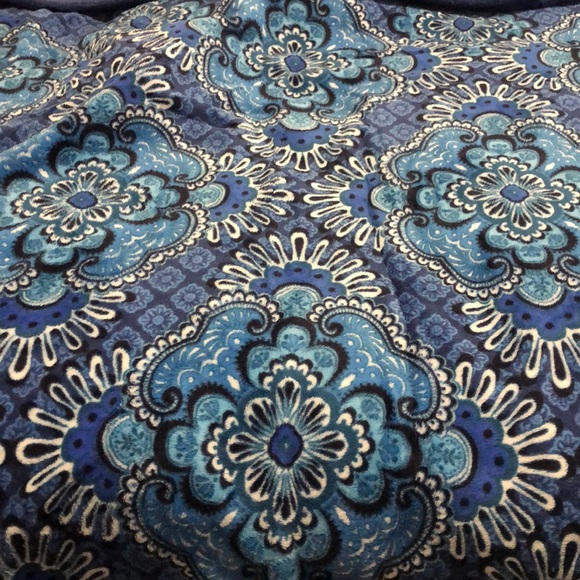 NWT! Vera Bradley throw blanket! - Picture 5 of 8